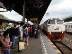 kereta-api-di-cirebon.jpg