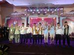 ketika-menghadiri-debat-publik-pertamaasf.jpg