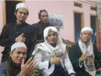 ketua-pa-212-kota-sukabumi-abi-khalil-absyubki-tengah-depan.jpg