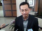 ketua-pansus-vii-dprd-jabar-herlas-juniar-di-gedung-dprd-jabar-jumat-1812019.jpg