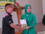 ketua-tim-penggerak-pkk-ny-atalia-ridwan-kamil_20150805_165049.jpg
