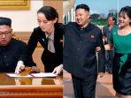 kim-jong-un-dan-dua-perempuan.jpg