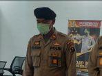 kompol-oloan-siahaan-dengan-wajah-murung-saat-dihadirkan-di-mapolda-sumut.jpg