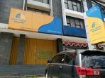 kondisi-kantor-first-travel-bandung-pada-senin-2882017_20170828_154007.jpg