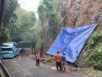 kondisi-tebing-di-jalan-kolonel-masturi-lembang-kbb.jpg