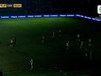 BREAKING NEWS - Lampu Stadion Padam, Laga Arema FC vs Oxford United di Piala Presiden 2025 Terhenti