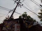lima-tiang-listrik-di-blok-gajahbarong-baregbeg-ciamis-oleng.jpg