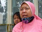 liswati-menangis-melihat-puterinya-dibawa-polisi.jpg