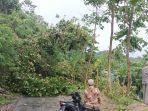 longsor-menutup-jalan-penghubung-kecamatan-leles-cijati-sikabumi-tertutup-longsor.jpg