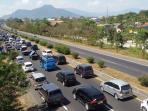 macet-di-cileunyi_20150717_133033.jpg