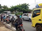 macet-di-kadungora_20141227.jpg