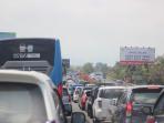 macet-di-tol-cimahi_20150717_131832.jpg