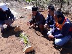 makam-fdl-12-korban-penikamanan-di-kampung-barukai-desa-margamulya_20180724_141555.jpg