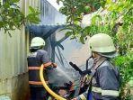 memadamkan-korbaran-api-di-dapur-tk-bpp-annisa.jpg
