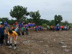 membersihkan-kawasan-pesisir-kesenden-cirebon.jpg