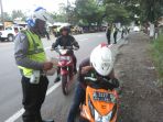 menangis-ditilang_20171110_183218.jpg
