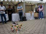 mengenalkan-robot-gordon-buatan-mahasiswa-universitas-telkom-kepada-warga-cimahi.jpg