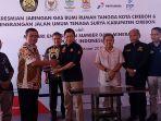 menteri-esdm-ri-ignasius-jonan-resmi-jargas-rumah-tangga-dan-pju-ts-kota-cirebon.jpg