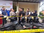 menyerahkan-sepeda-motor-curian-di-purwakarta.jpg