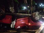mobil-mini-cooper-terguling-di-kawasan-jalan-gading-kirana-kelapa-gading.jpg