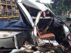 mobil-pikap-menabrak-mobil-barang-di-jalan-raya-malangbong-kabupaten-garut.jpg