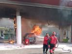 mobil-terbakar-di-spbu-cimahi.jpg
