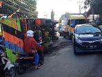 mobil-truk-bernopol-a-8813-fl-bermuatan-kertas-karton-oleng.jpg
