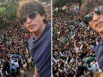 momen-lebaran-shah-rukh-khan-foto-bareng-fans.jpg