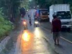 motor-dan-mobil-yang-tergelincir.jpg