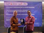mou-telkom-dan-alindo-diwakili-emmanuel-busser-kiri-dan-komang-budi-aryasa-kanan.jpg