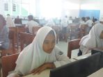 murid-smpn-1-soreang-ikuti-unbk_20170502_125258.jpg