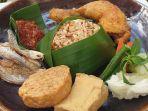 nasi-tutut-oncom-santika.jpg