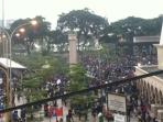 nobar-di-alun-alun-bandung-2-final-piala-presiden_20151018_185113.jpg