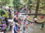 objek-wisata-curug-cipeuteuy-dipenuhi-pengunjung.jpg