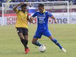 omid-nazari-dalam-duel-persib-bandung-vs-barito-putera.jpg