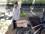 pak-kustoyo-65-saat-berjualan-minuman-kemasan-di-cfd-dago-minggu-392017_20170903_170252.jpg
