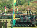 pangdam-berdiri-di-atas-podium-kehormatan_20150520_160514.jpg