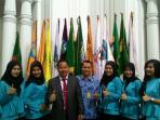 para-mojang-manis-di-gedung-sate_20150504_150406.jpg