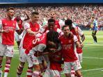 para-pemain-arsenal-merayakan-gol-ke-gawang-manchester-united-2342022.jpg