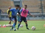 para-pemain-persib-bandung-berlatih-2-maret-2021.jpg