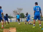 para-penggawa-persib-bandung-berlatih_20160805_111648.jpg<pf>para-penggawa-persib-bandung-berlatih-1_20160805_111728.jpg<pf>para-penggawa-persib-bandung-berlatih-2_20160805_111752.jpg