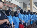 para-tersangka-kasus-narkoba-di-tasikmalaya_20180221_180137.jpg