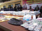 para-tersangka-pengedar-narkotika-saat-digelandang-polisi.jpg