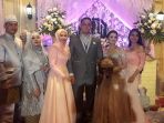 pasangan-pengantin-bripda-ismi-aisyah-dan-briptu-joddy-adhi-nugraha_20180304_222451.jpg