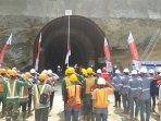 pekerja-proyek-bendungan-leuwikeris.jpg