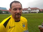 pelatih-persib-bandung-dejan-antonic_cis_20160325_212129.jpg
