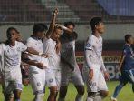 pemain-arema-fc-dendi-santoso-merayakan-gol-ke-gawang-persib-bandung.jpg