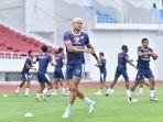 pemain-persib-bandung-menjalani-sesi-latihan-sore-di-stadion-jatidiri.jpg