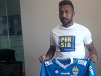 pemain-persib-bandung-patrich-wanggai-saat-diperkenalkan-dihadapan-awak-media_20180716_142930.jpg