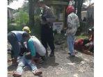 pemasang-tiang-telkom-di-banjar-tewas.jpg